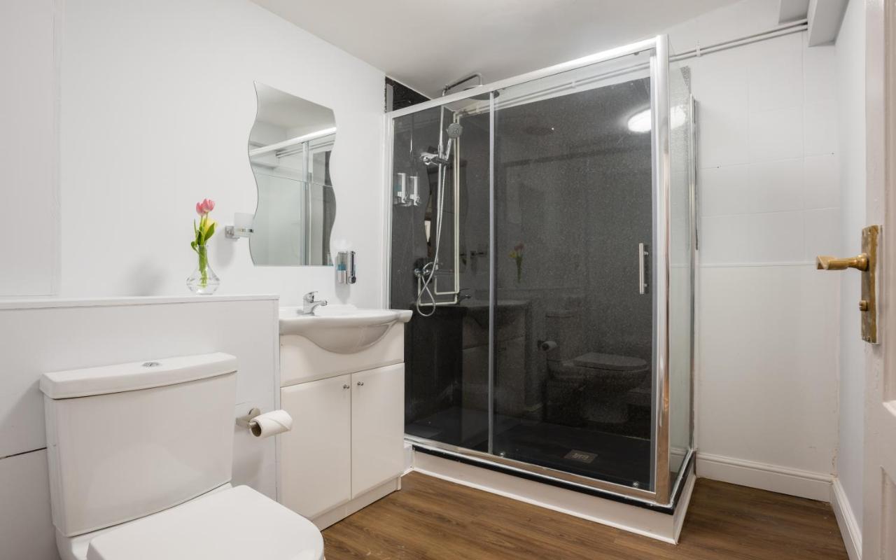 Chambre Quadruple avec Salle de Bains Privative