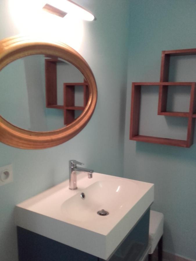 Deluxe Double Room Shower