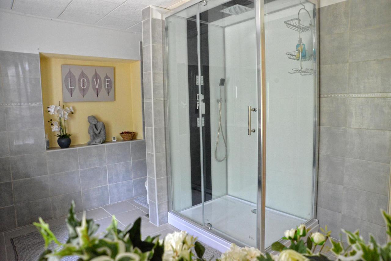 Family Room Private Bathroom