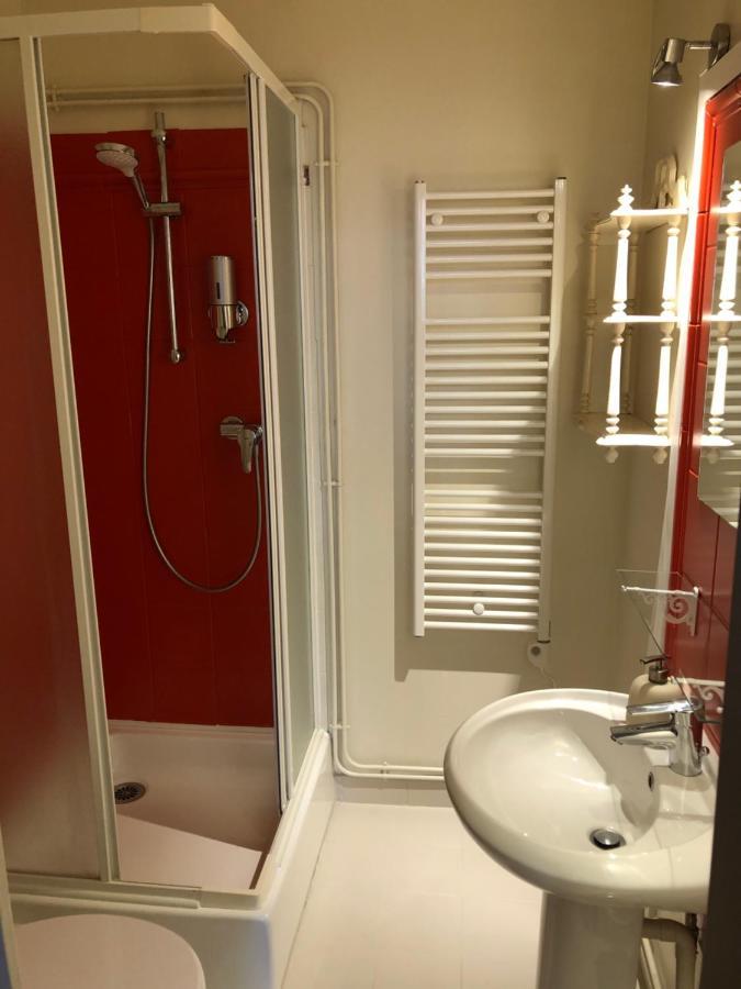 Double or Twin Room Private Bathroom