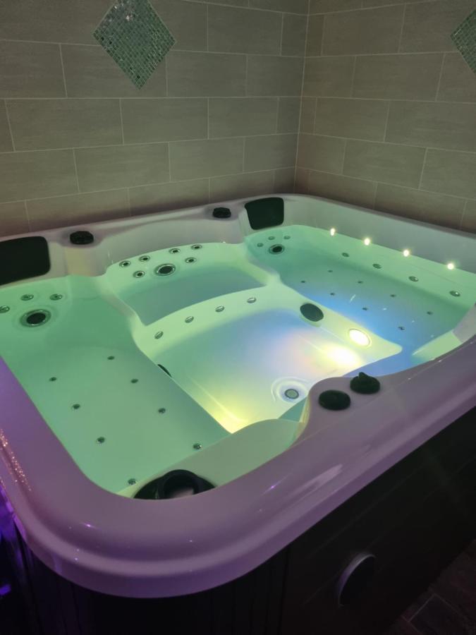 Chambre Lit King-Size avec Baignoire Spa