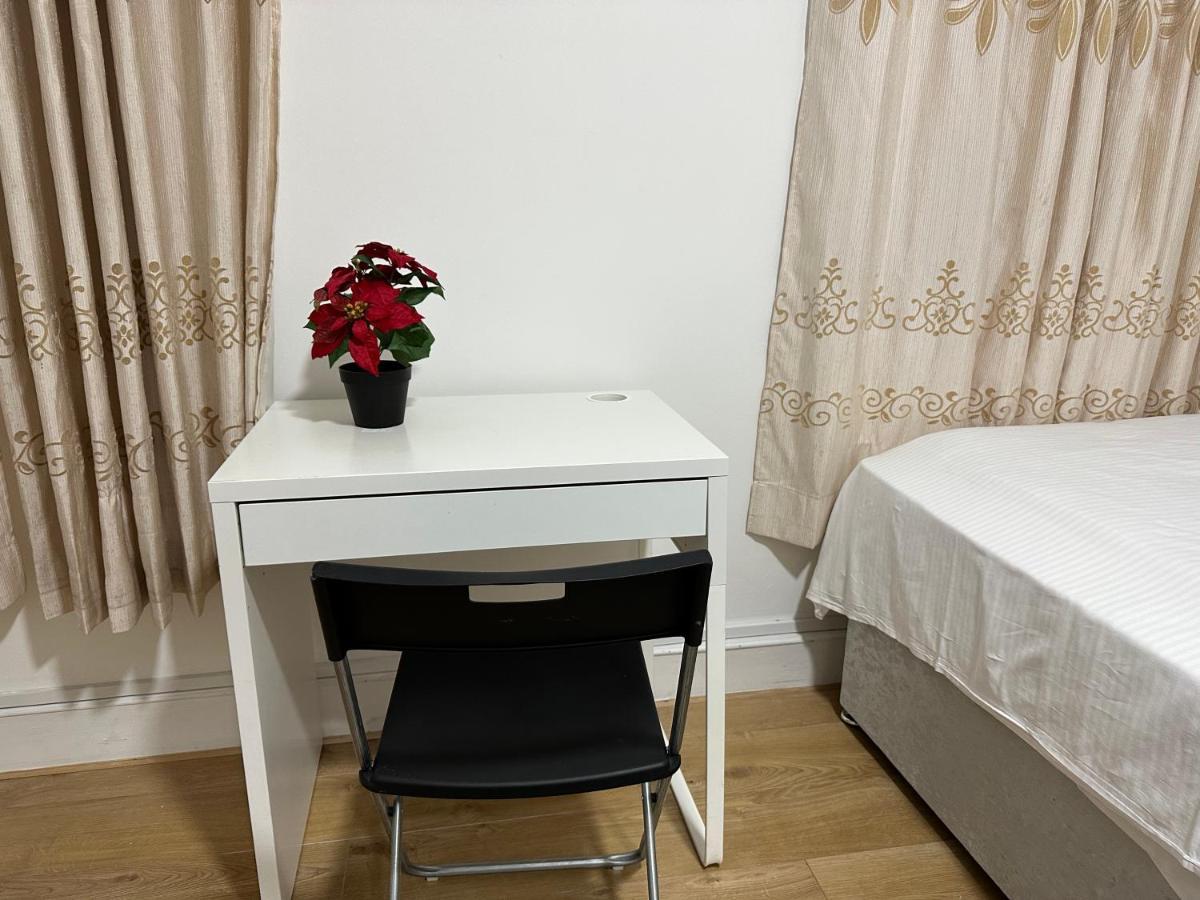Chambre Familiale avec Salle de Bains Commune