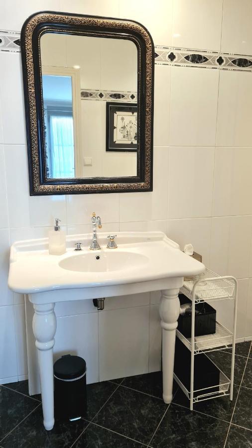 Deluxe Double Room with Bath,1374897287:JPEG
