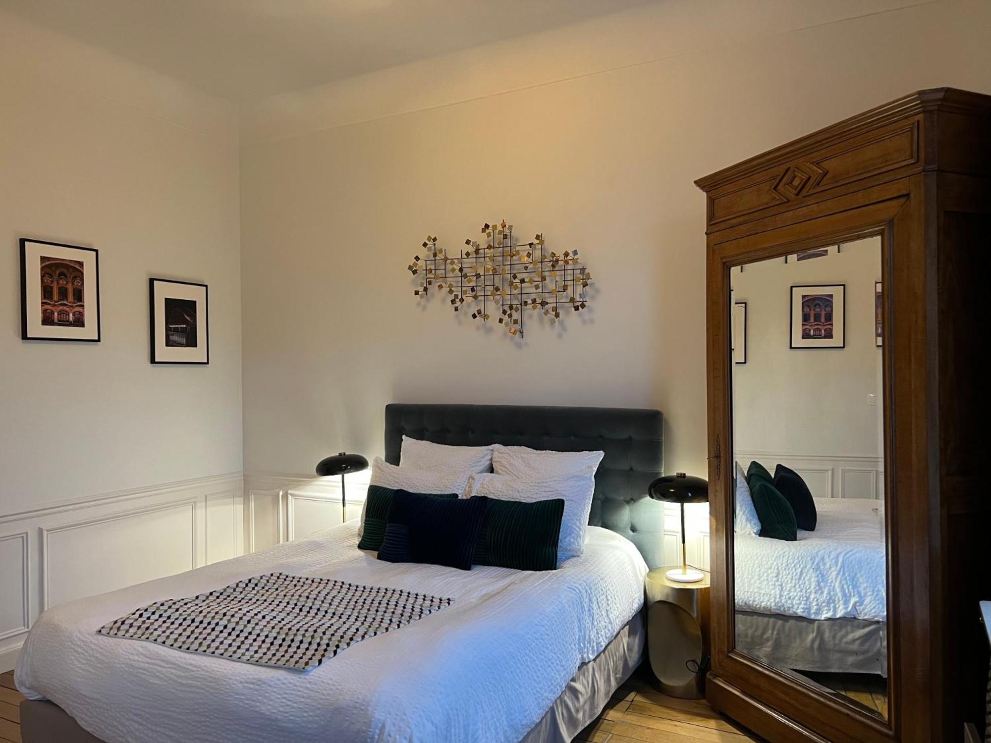 Deluxe Queen Room,1499832433:JPEG