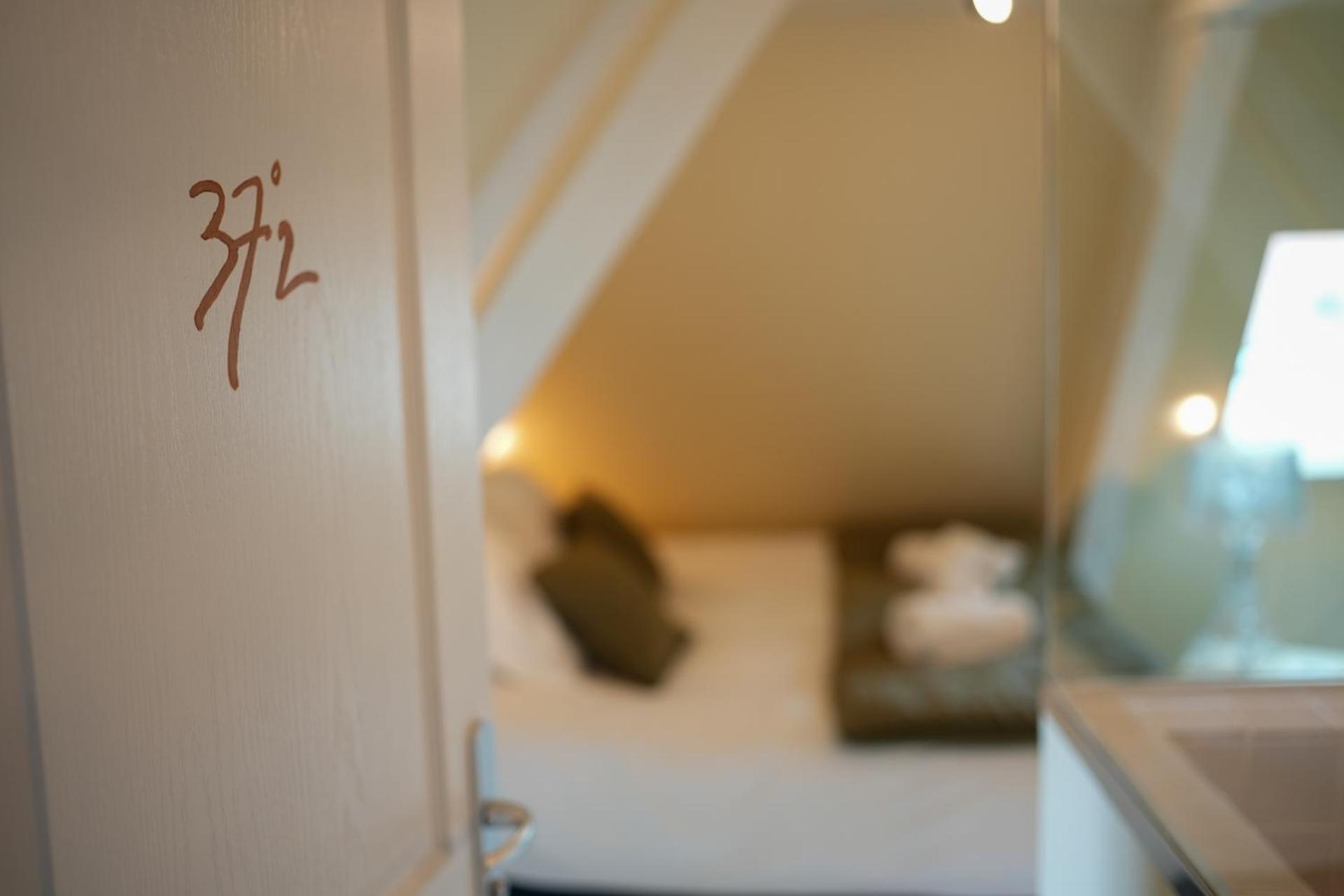 Double Room,1548900136:JPEG