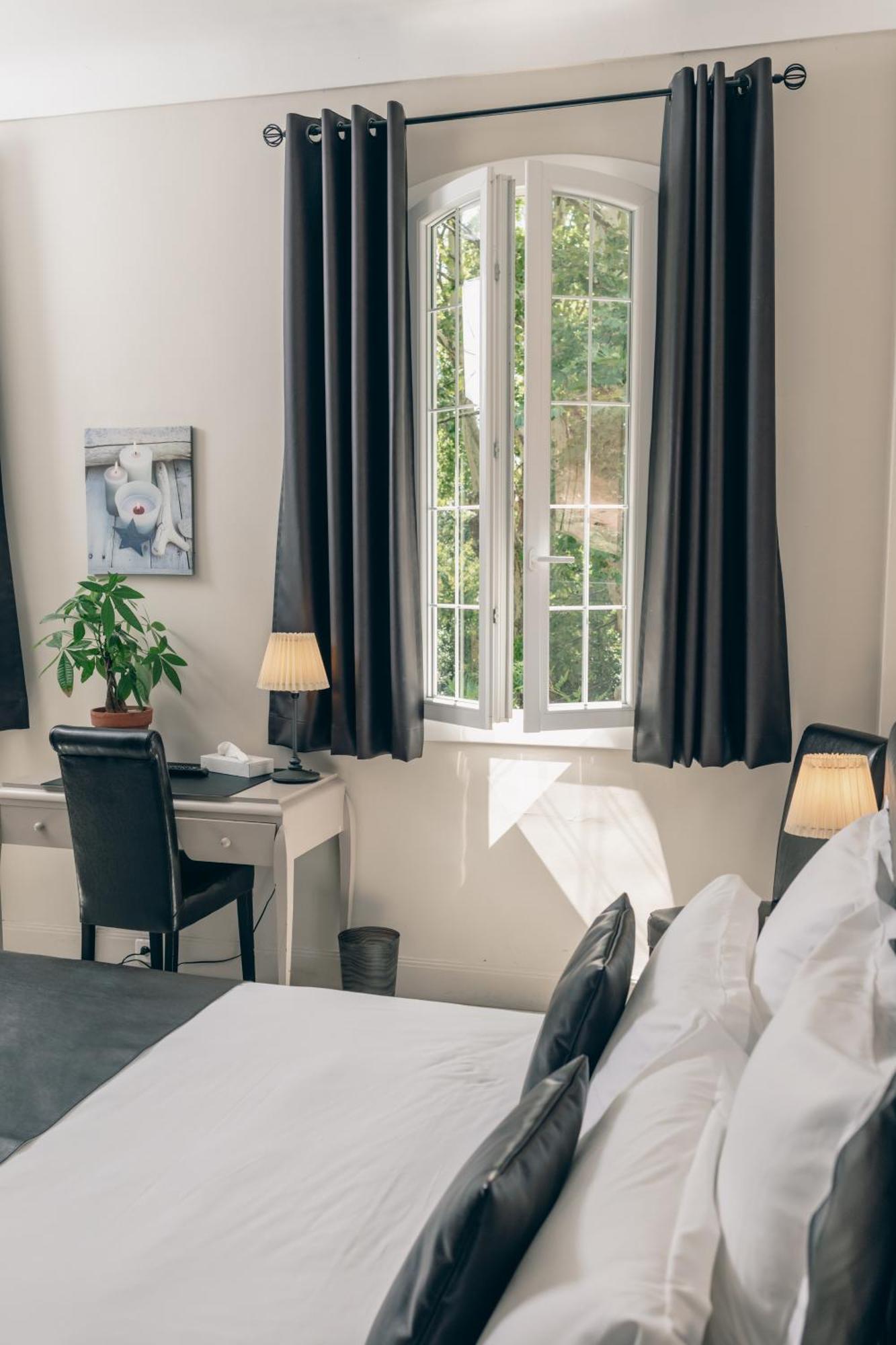 King Room with Garden View,1565635240:JPEG