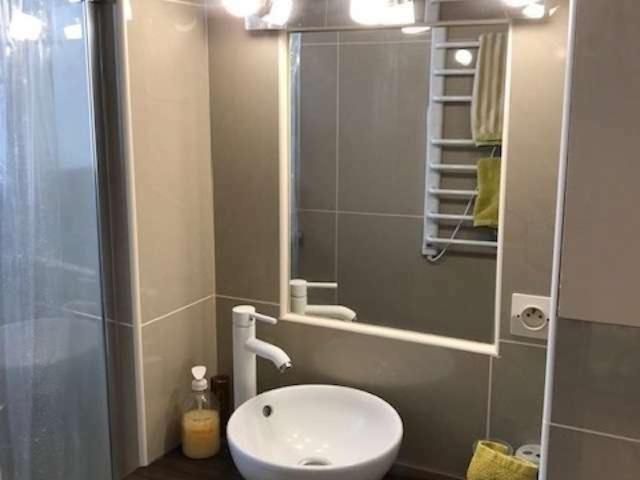 Apartment with Shower,1592081693:JPEG