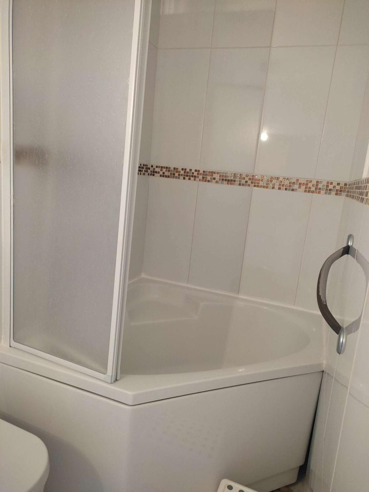 Small Single Room,1592081735:JPEG