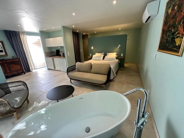 Deluxe Apartment