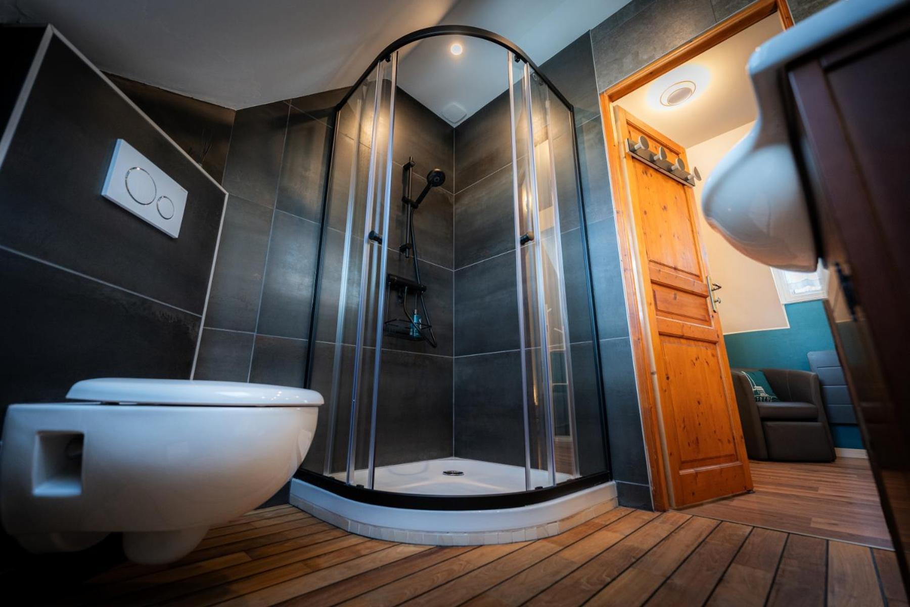 Chambre Triple avec Salle de Bains Privative