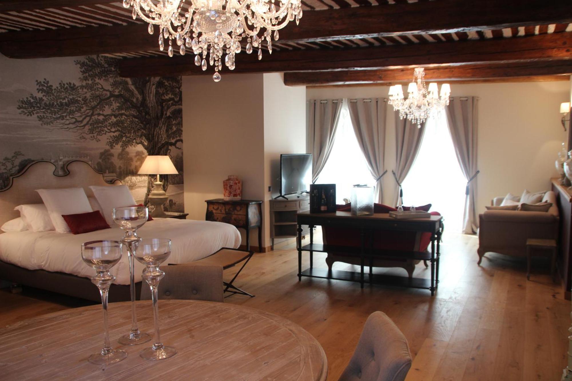 Deluxe Suite