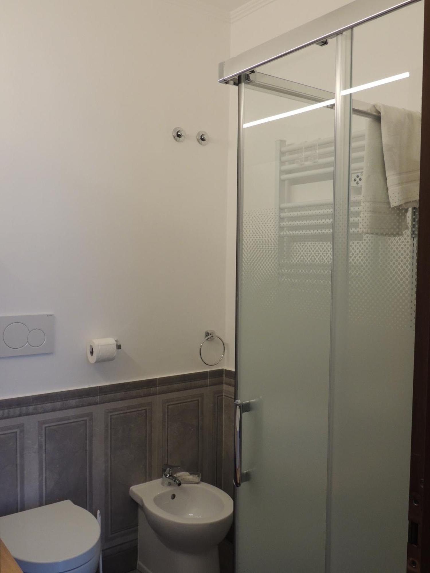 Double Room Private Bathroom