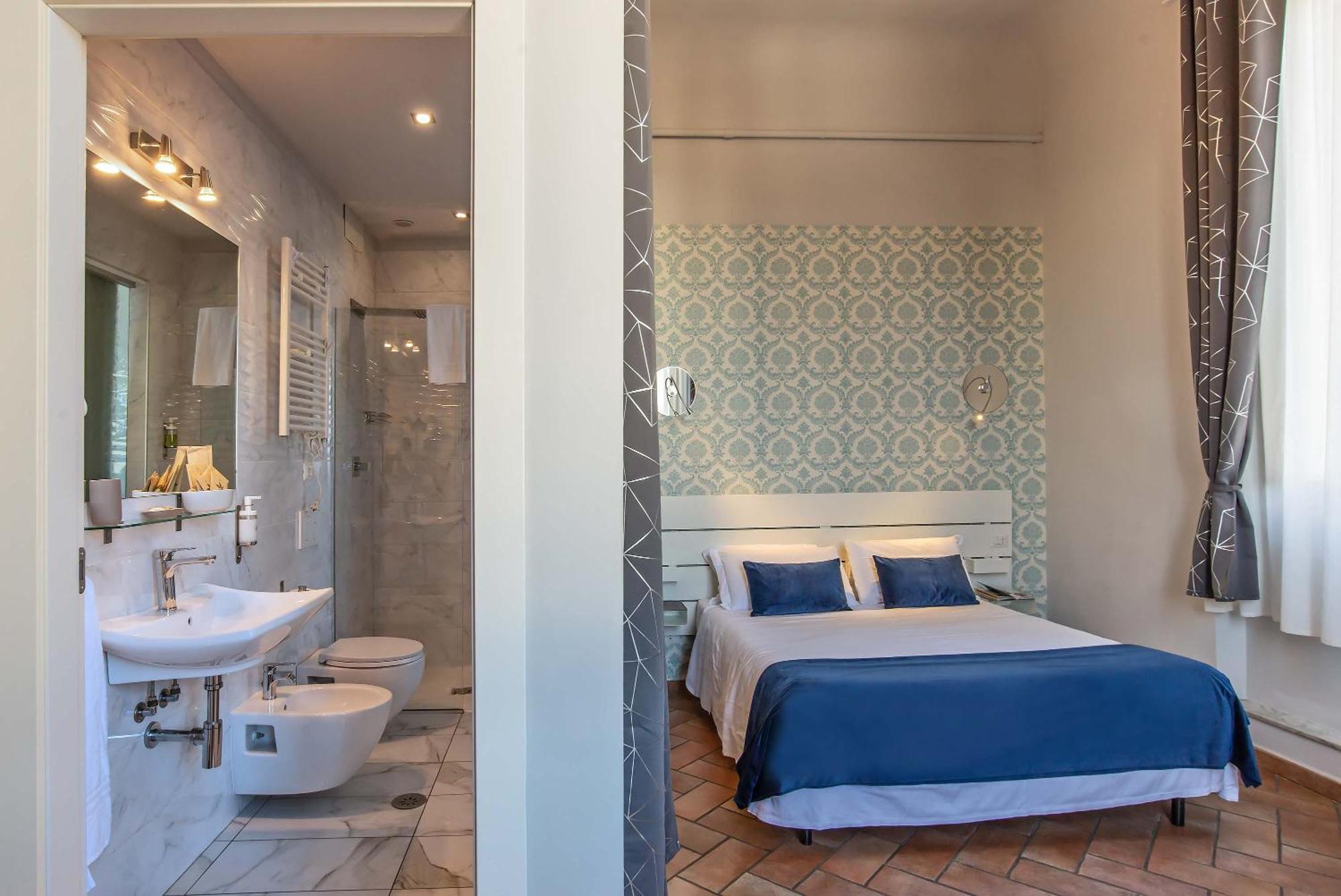 Family Room with Shower,1623779437:JPEG