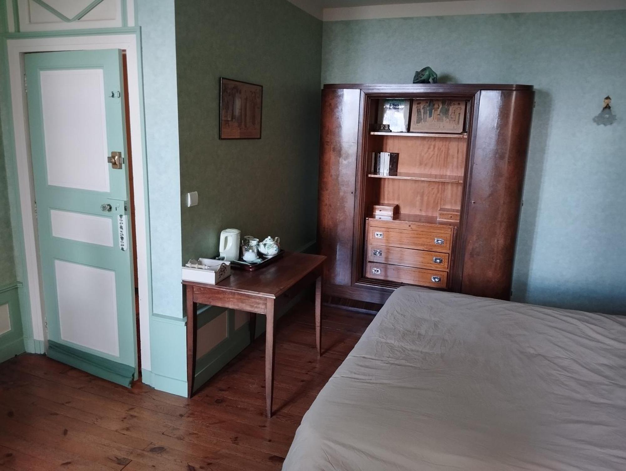 Triple Room with View,1635959123:JPEG