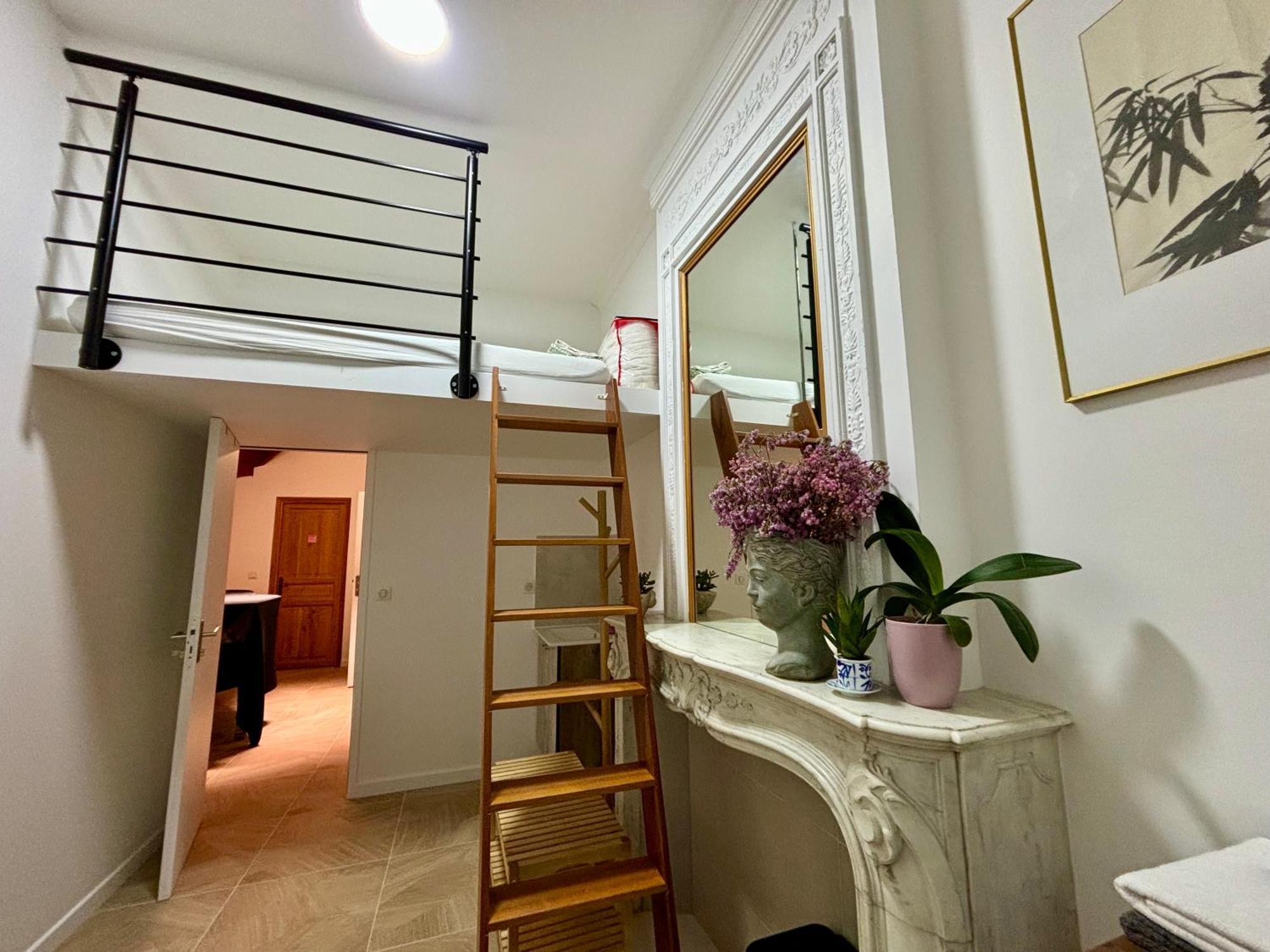 Single Room with Shared Bathroom,1657886889:JPEG