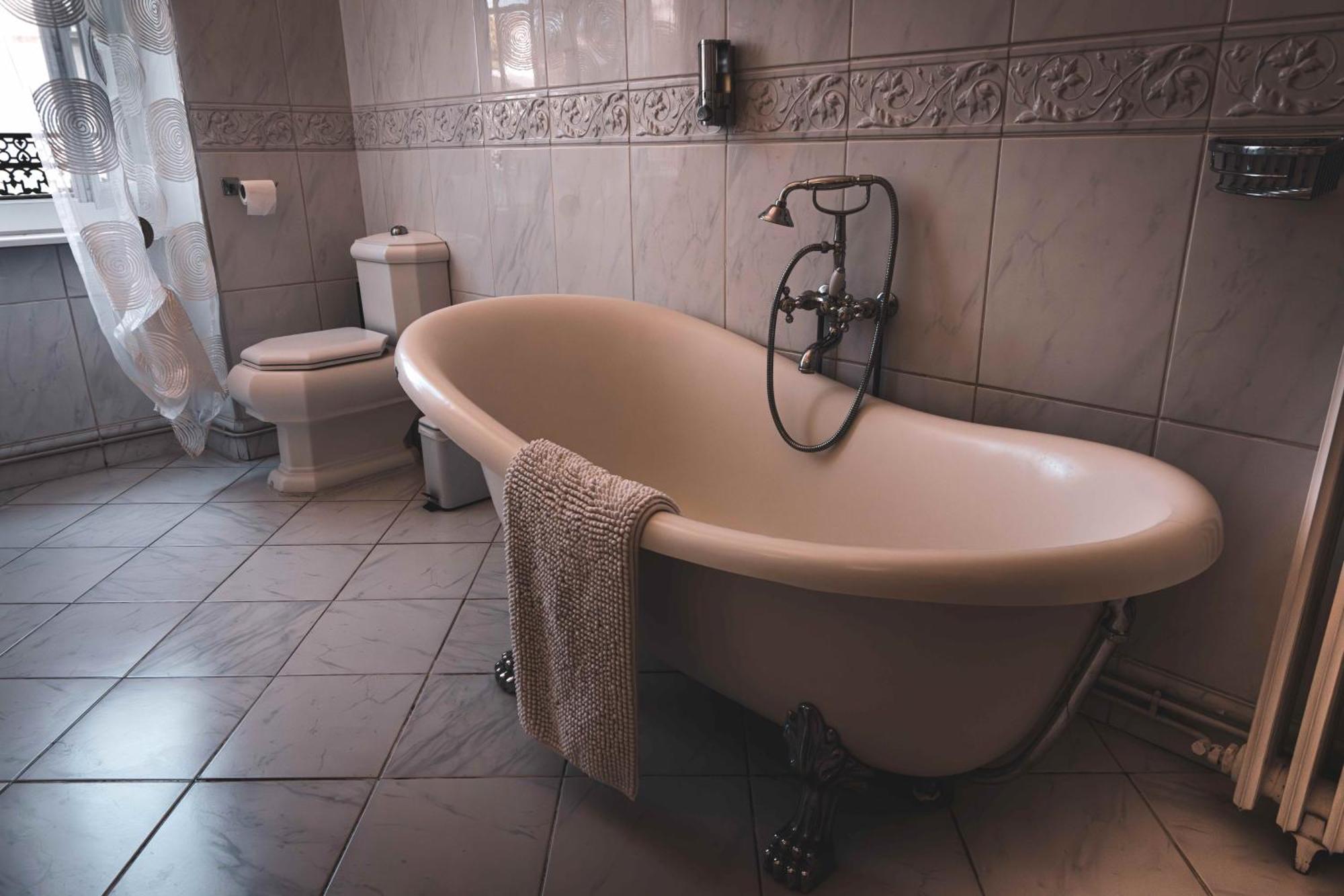 Quadruple Room Bath