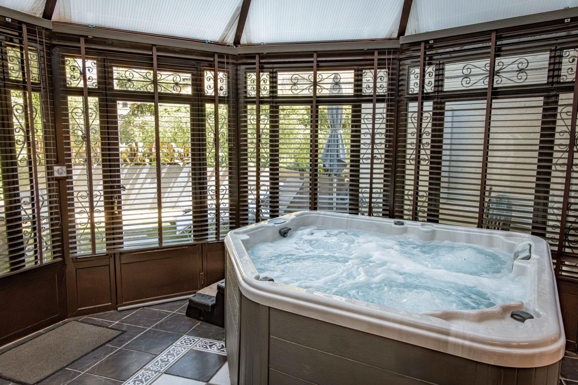 King Room Spa Bath