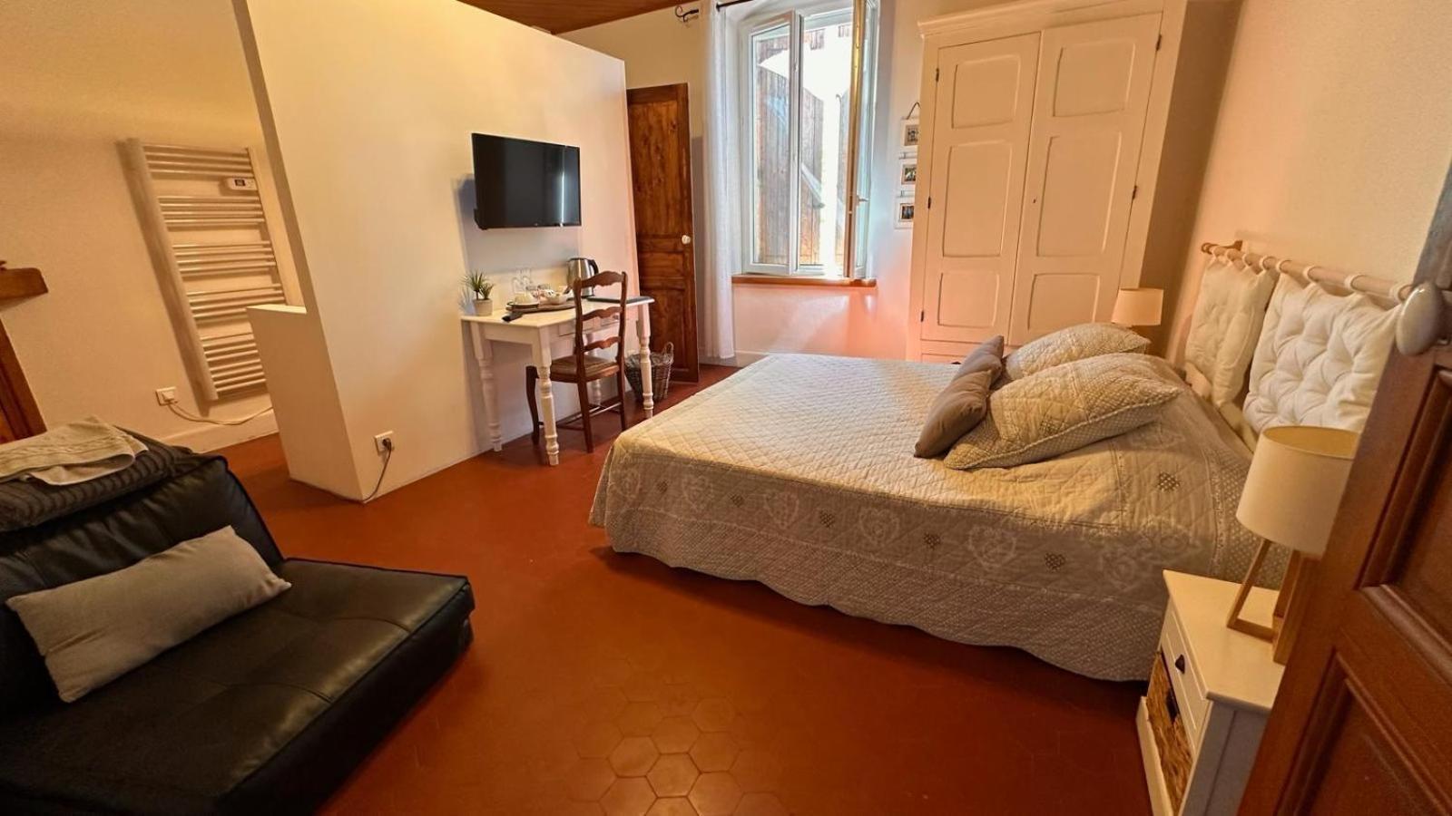 Chambre Lit Queen-Size - Vue sur Jardin