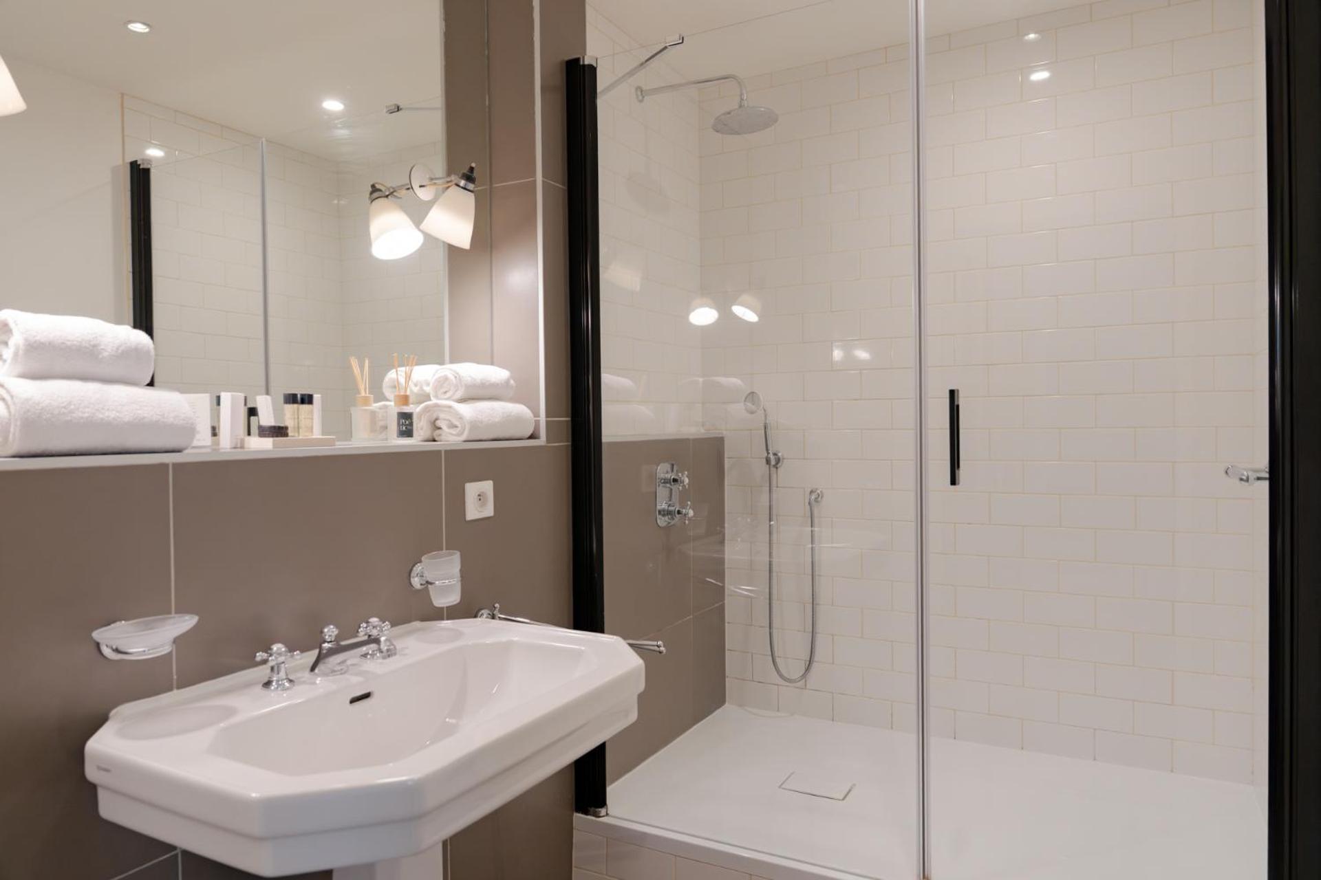 Deluxe Suite 1st Floor Monsieur Graves
