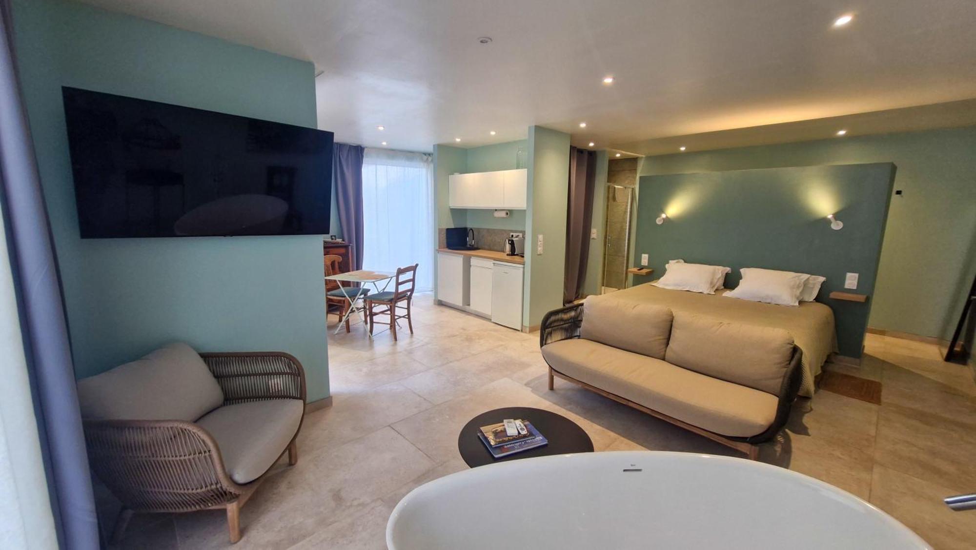 Deluxe Apartment
