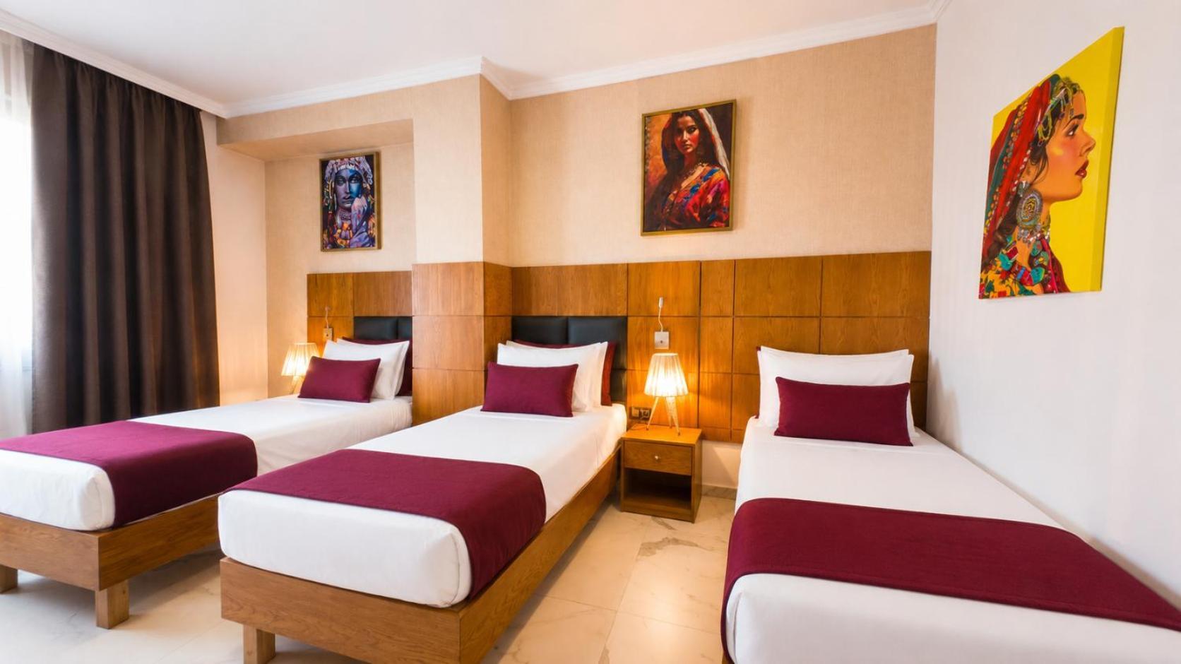 Chambre Triple - Vue sur la Piscine
