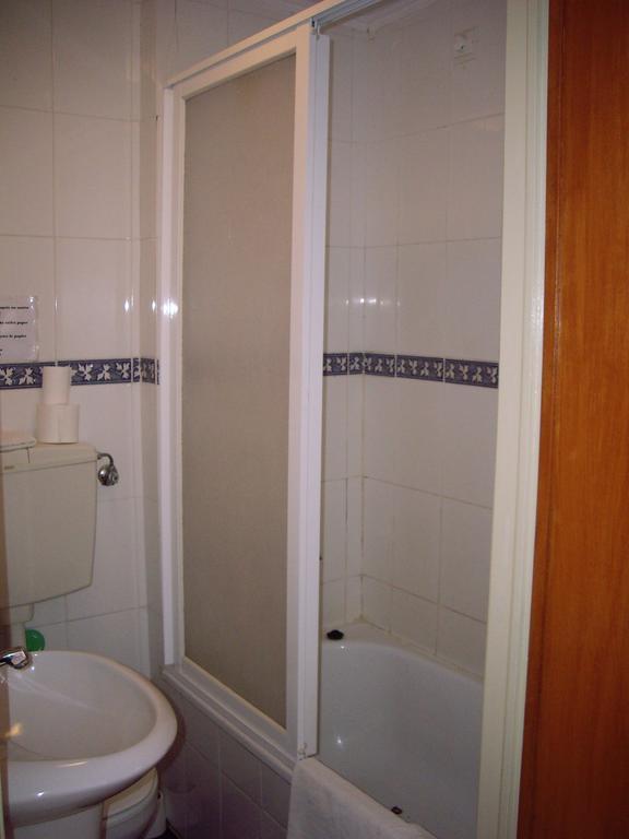 Chambre Lits Jumeaux avec Toilettes Communes