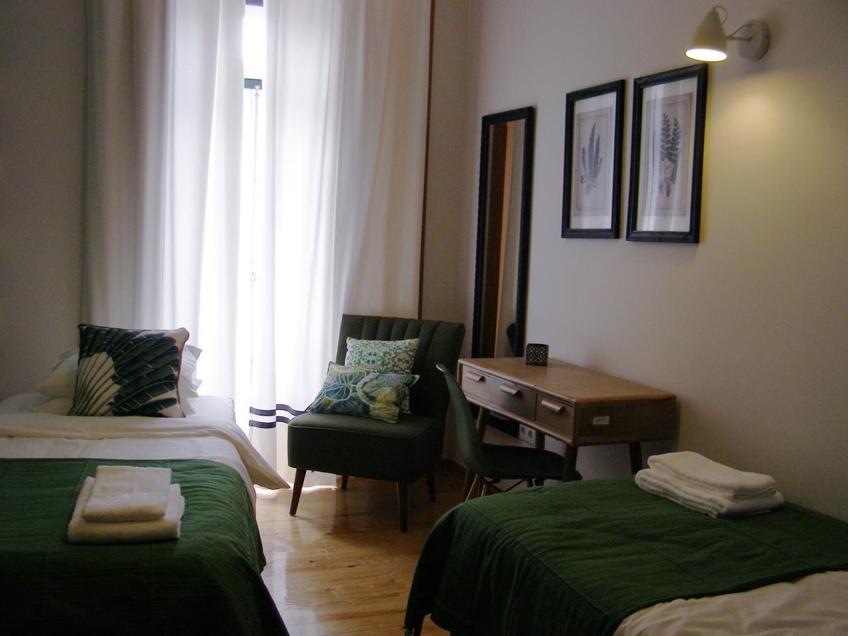 Chambre Lits Jumeaux avec Salle de Bains Commune