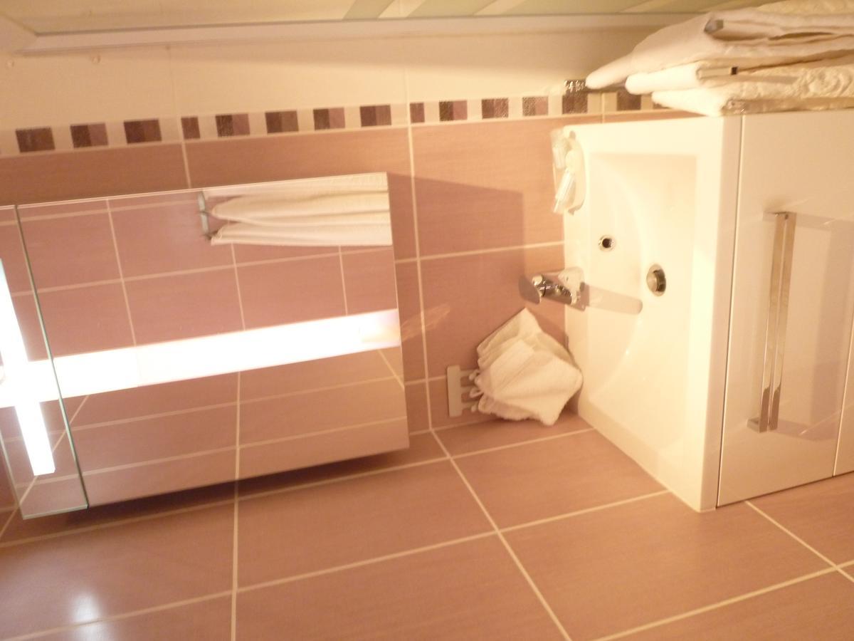 Standard Double Room,639046749:JPEG