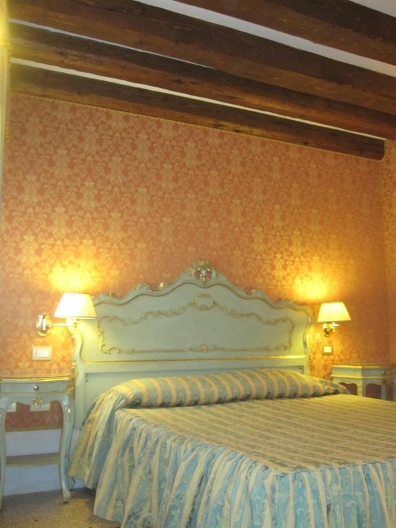 Two-Bedroom Apartment,392693343:JPEG