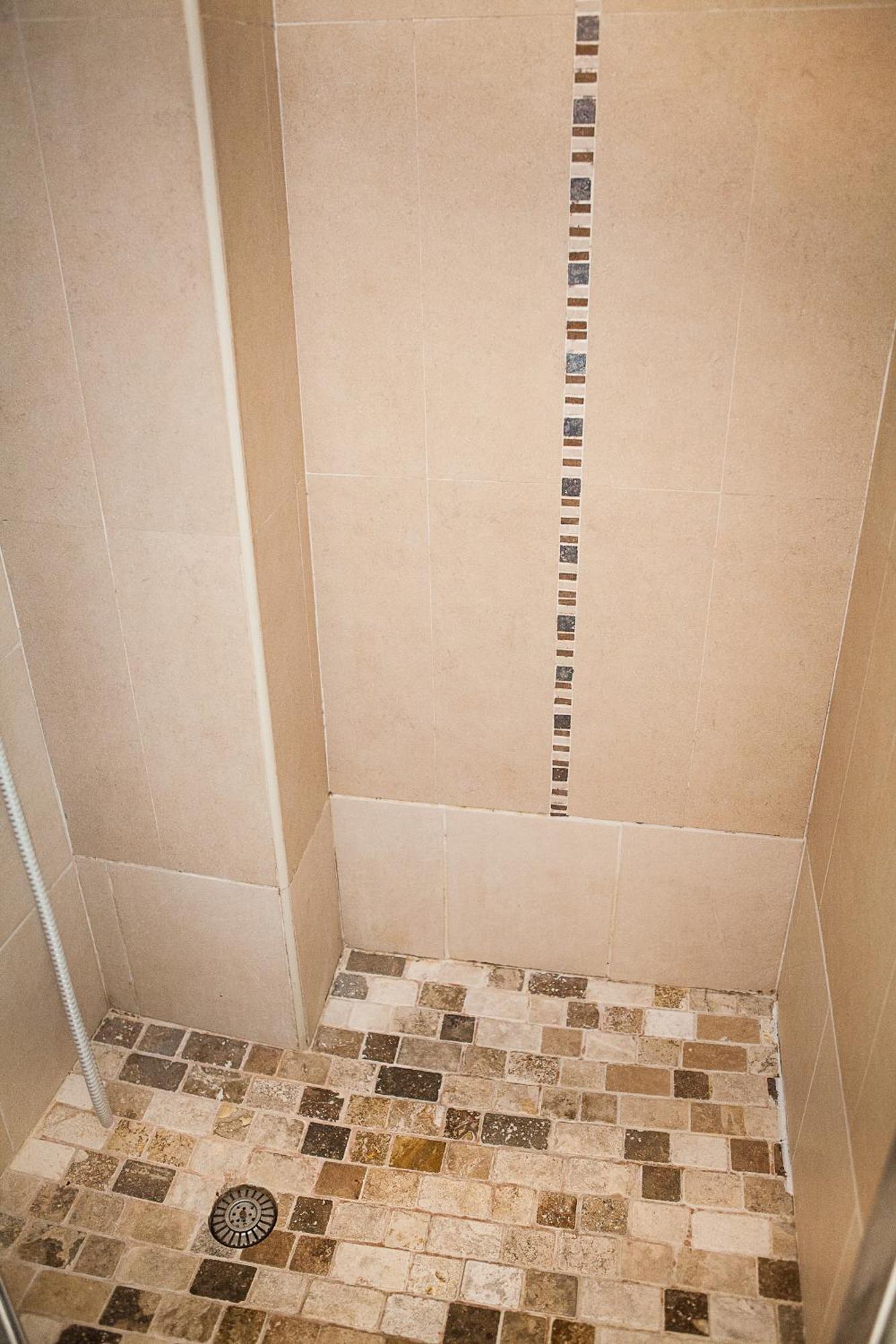 Chambre Triple avec Salle de Bains Commune