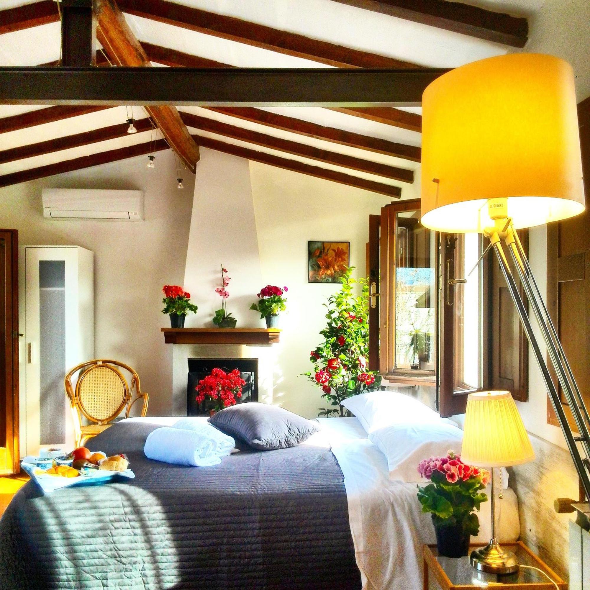 Penthouse with Balcony and River View,703390231:JPEG