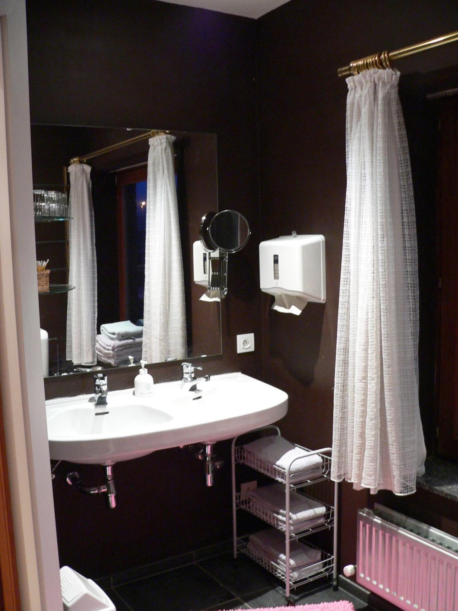 Family Room with River View,1119741084:JPEG