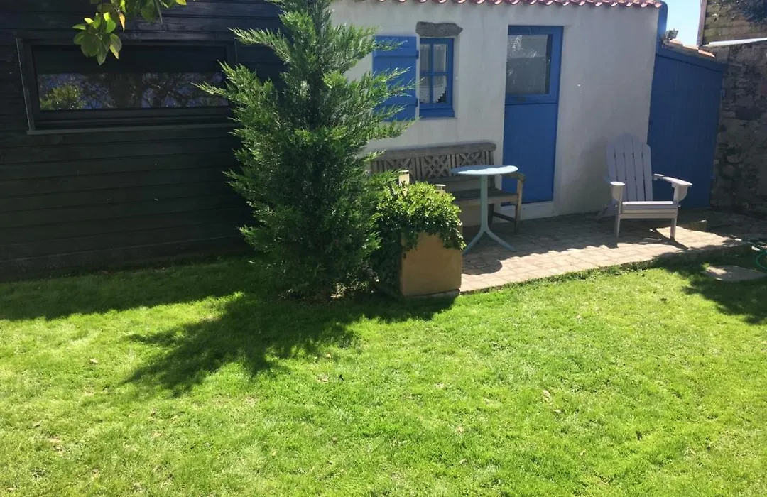 Le Buzet Bleu Bed & Breakfast-1