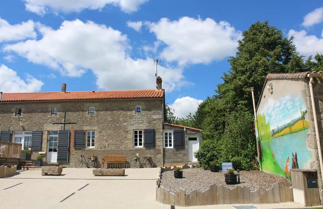 Chambres d'hôtes Logis Charrier Le Petit Bignon-1