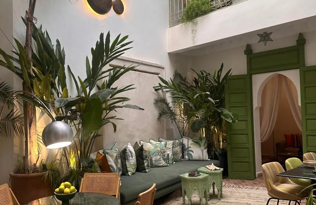 Riad Dar Adal exclusivité 2 à 6 personnes petit déjeuner compris place jemaa El fna-1