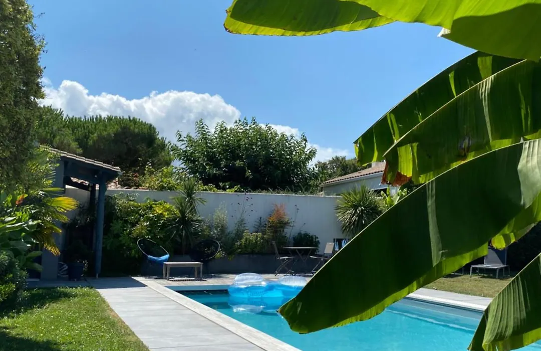 Maison M, chambre privée accès jardin piscine et jacuzzi près de La Rochelle-1