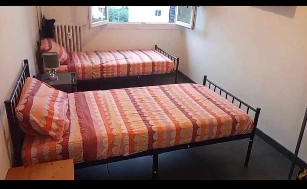 NEW CHEAP PRIVATE ROOM, KITCHEN , OVERWIEUW sea,TRAM on spot, 12 minutes from nice train station with tram , beach in 17 min tram , CHAMBRE PRIVÉE pas cher, cuisine équipée , tram sur place, APERÇU mer, 12 min de la gare de Nice avec le tram, 17 min-1