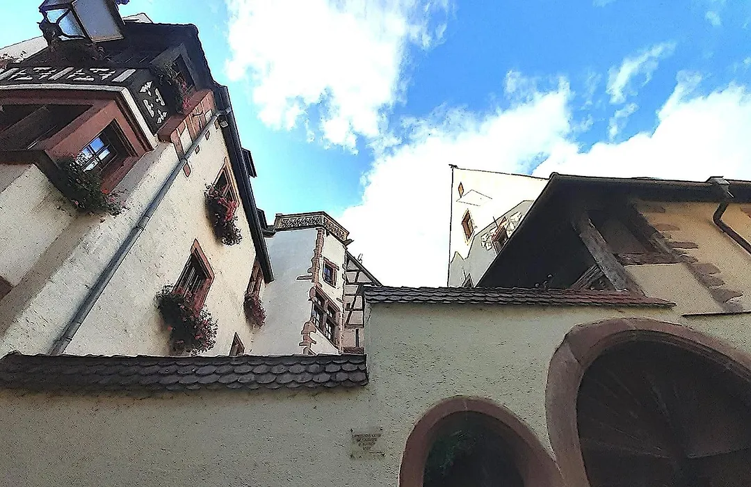 ADRIHOF à Riquewihr, Cour de l'Abbaye d'Autrey-1