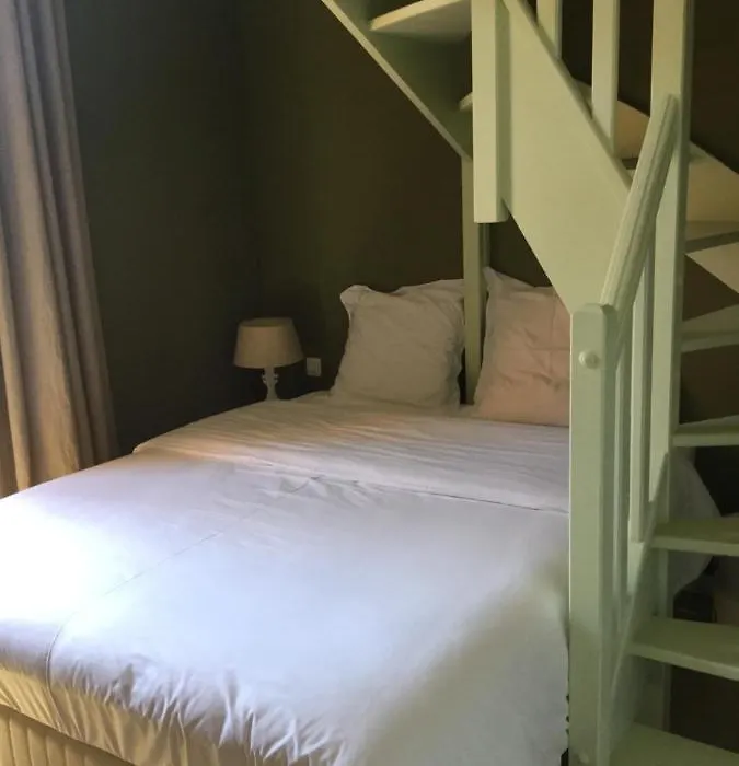 Room With A Vue-1