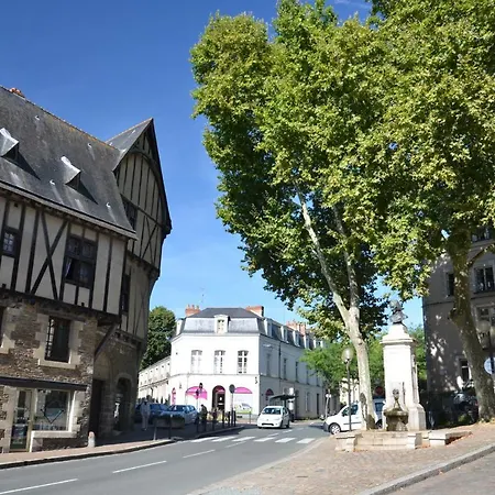 LES AUGUSTINS, chambres d'hôtes, quartier historique, accueil 2 roues-2