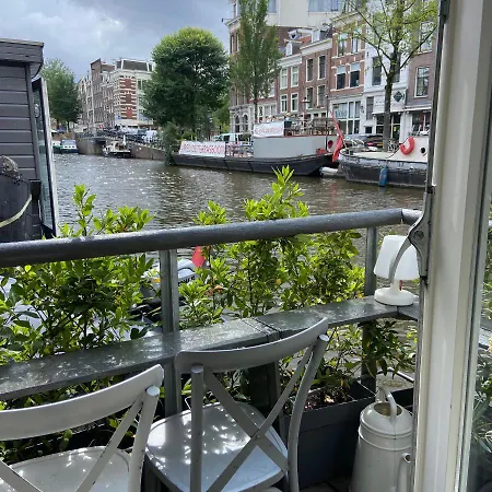 Houseboat Bonnie-3