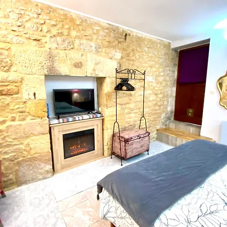 La Clef des Songes - chambres climatisées - Sarlat Centre - Parking gratuit - Piscine, Spa et massages à 400mètres-2