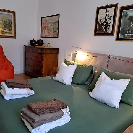 Casa Mari - Free Secure Parking, Breakfast, Private Bathroom, Wifi, Garden, Aircon, 5 Min Walk To Metro And Train Station-3