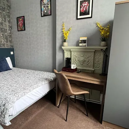 Charlotte Guest House-3