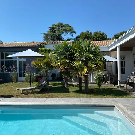 Maison M, chambre privée accès jardin piscine et jacuzzi près de La Rochelle-3