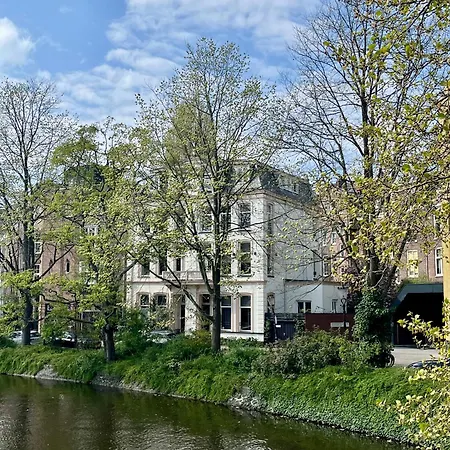 Spinoza Suites-3
