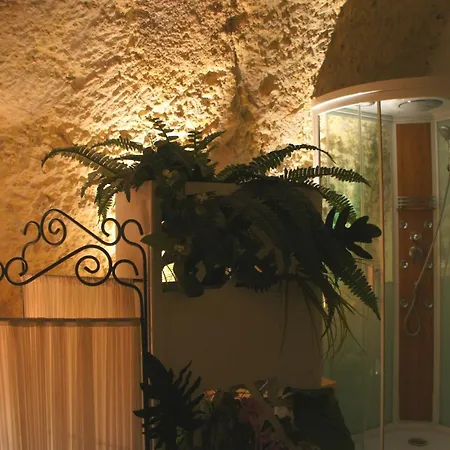 Chambres d'Hôtes Troglodytes Le Clos de L'Hermitage-3