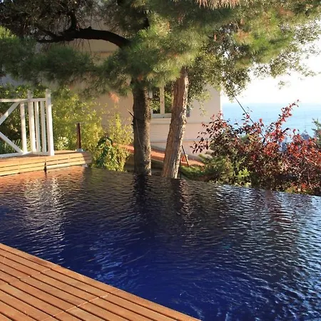 La LUNA - VILLA D'ARCHITECTE B&B VUE MER ET JACUZZI-2