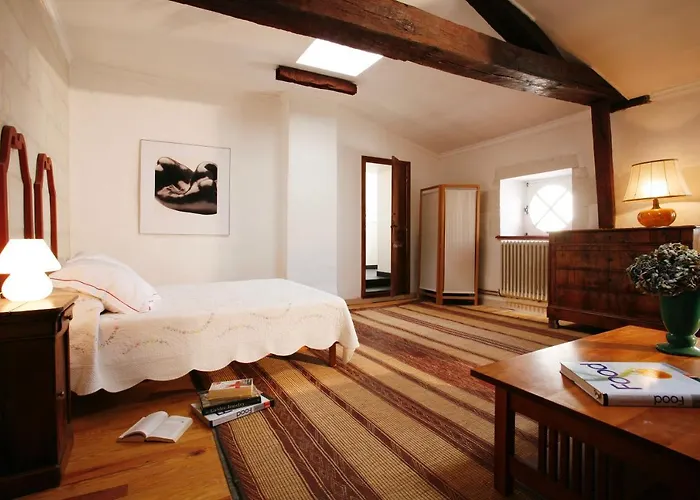 La Porte Rouge - The Red Door Inn Saintes