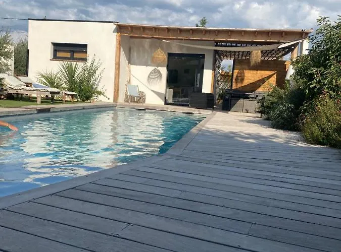 Bed and Breakfast le pool house à Nîmes